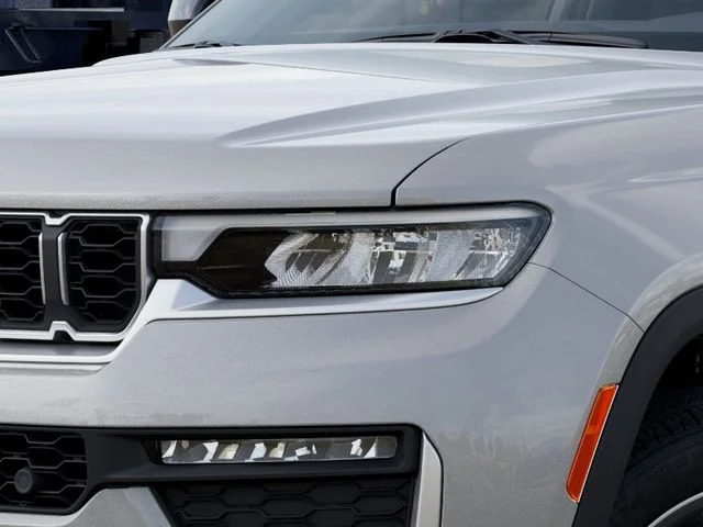 New 2026 Silver Zynith Exterior Paint Jeep Limited image 11