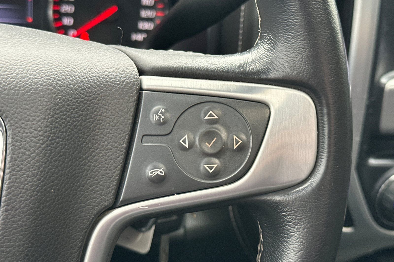 Used 2016 Silver GMC SLT image 27