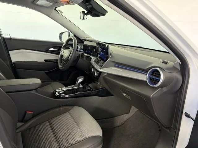 Used 2024 White Chevrolet LT image 39