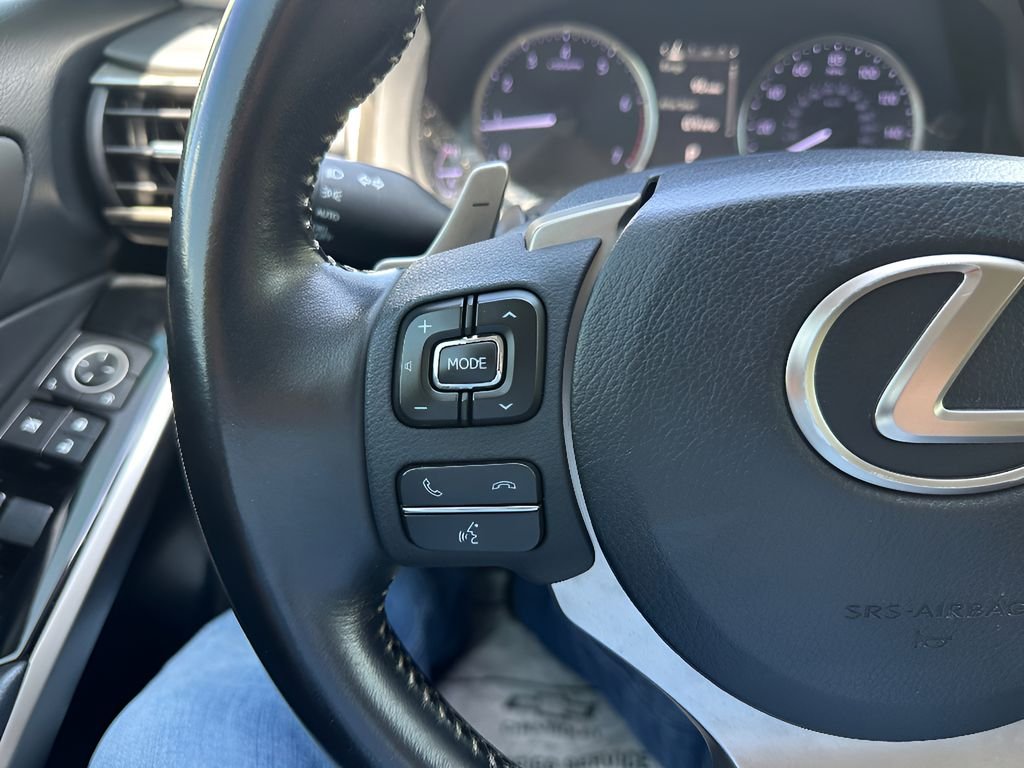 Used 2020 Eminent White Pearl Lexus Base image 23