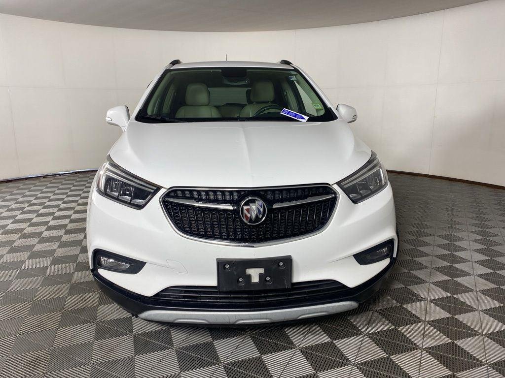 Used 2017 Summit White Buick Essence image 2
