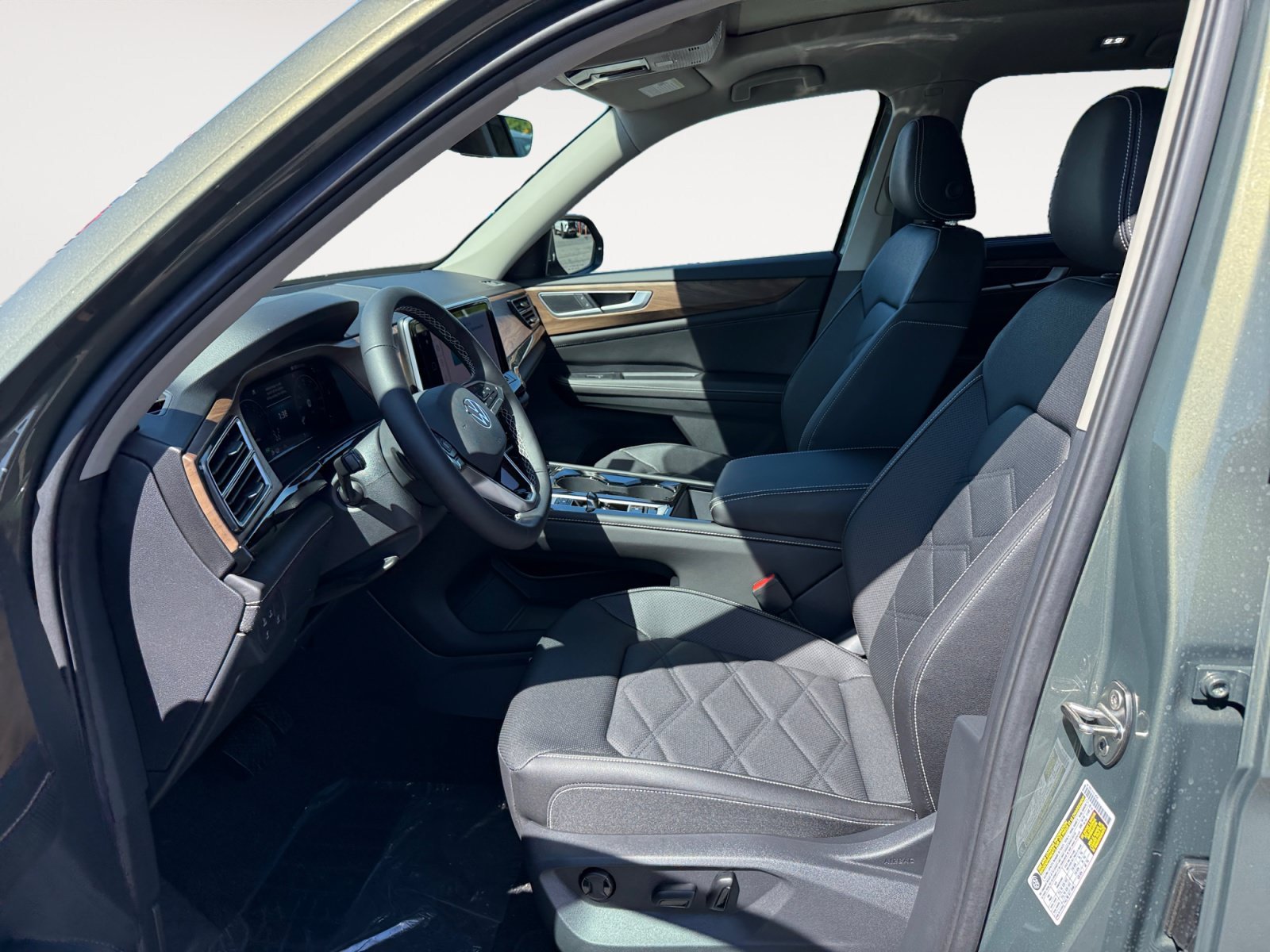 New 2026 Green Volkswagen 2.0T SE w/Technology image 10