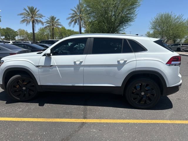 Used 2024 White Volkswagen 2.0T SE w/Technology image 2