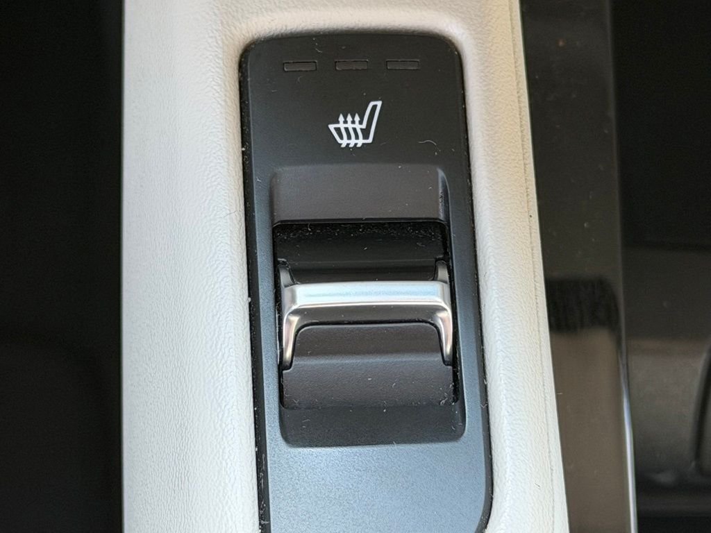 Used 2021 White Kia S image 21