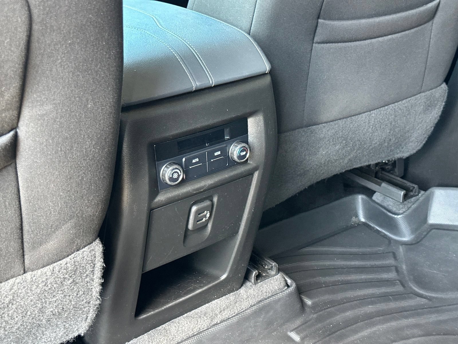 Used 2019 MOSAIC BLACK METALLIC Chevrolet LT Cloth image 18
