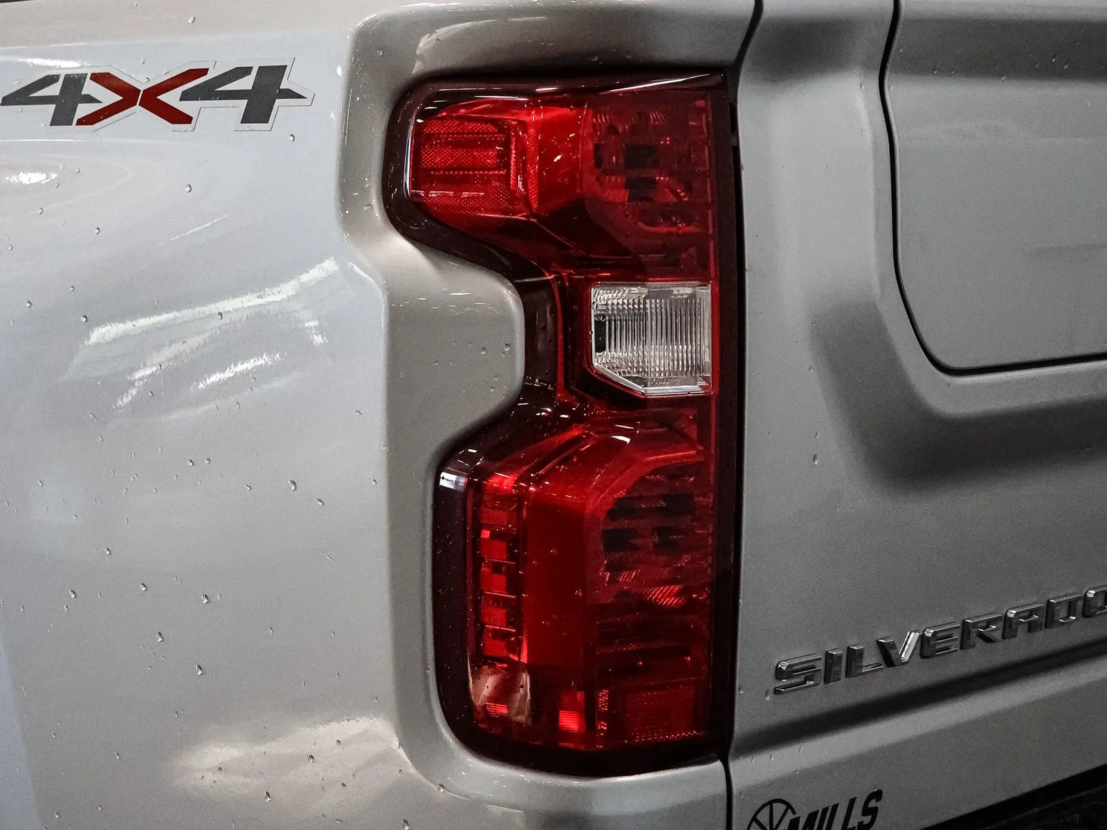 Used 2022 Silver Ice Metallic Chevrolet Custom image 16