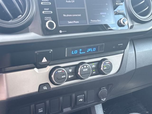 Used 2022 White Toyota SR image 19