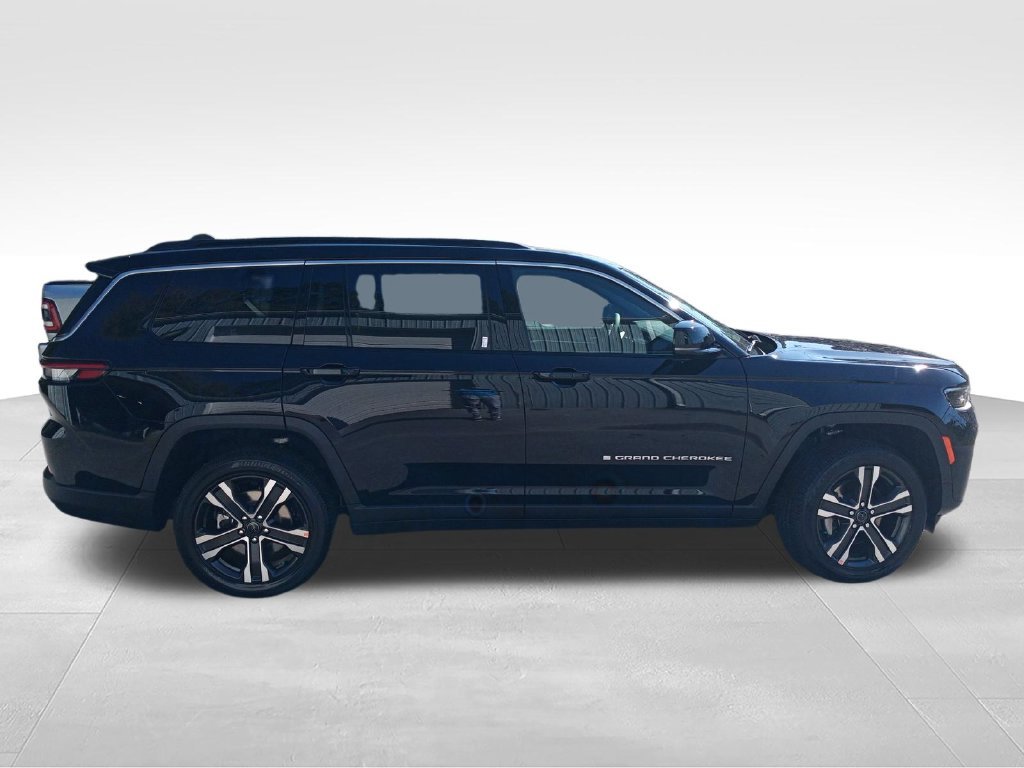New 2027 High-Gloss Black Paint Jeep Limited image 6