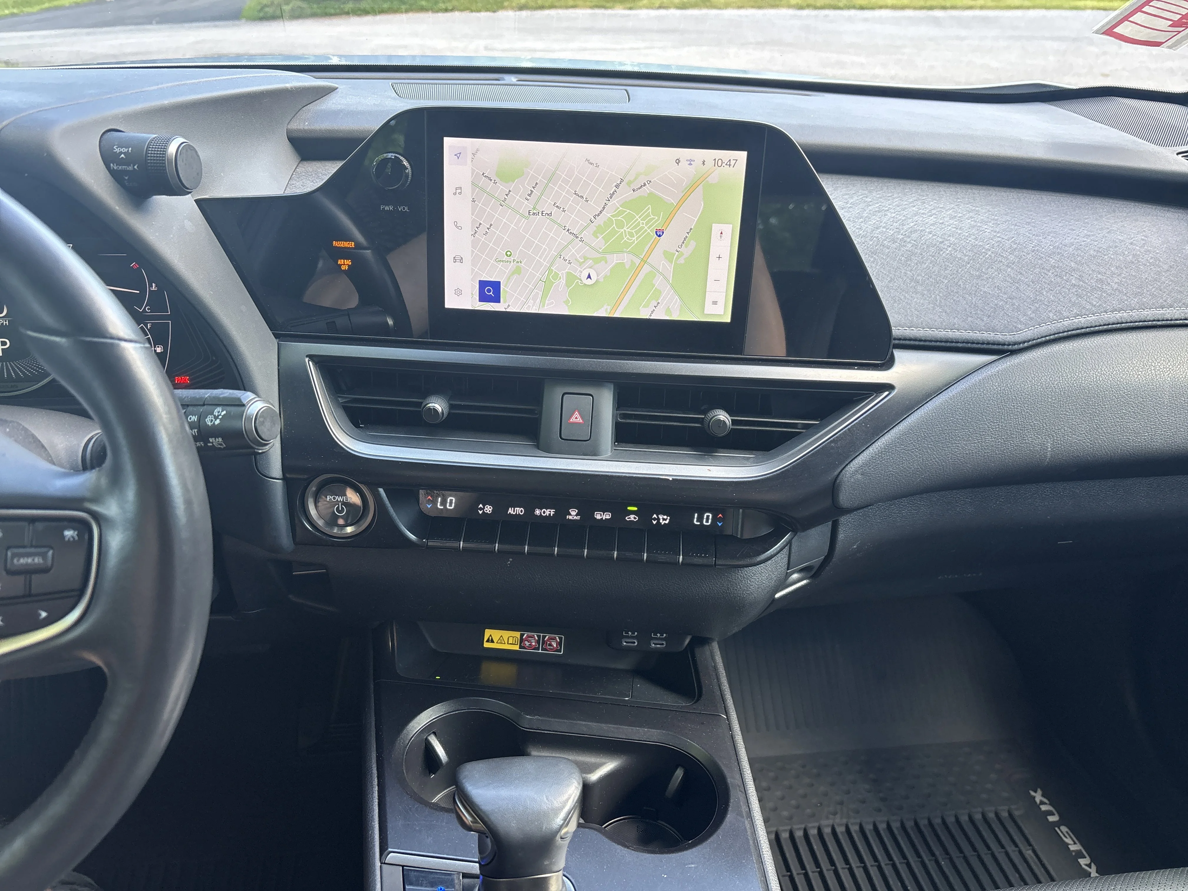Used 2024 Iridium Lexus UX 250h Premium image 23