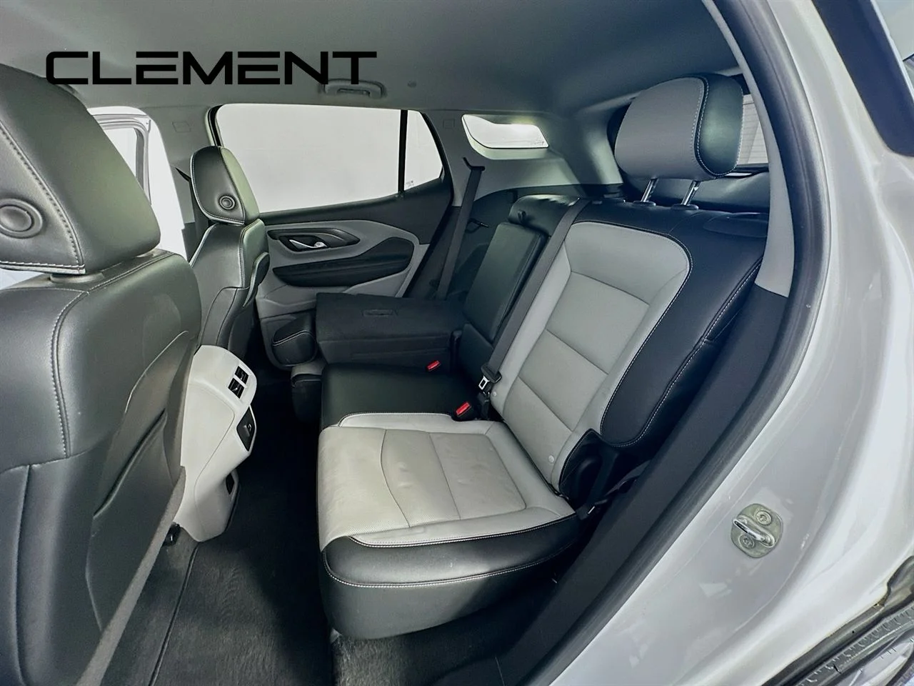 Used 2023 Summit White GMC SLT image 31