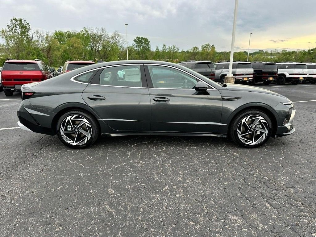 Used 2026 Gray Hyundai SEL Sport image 2