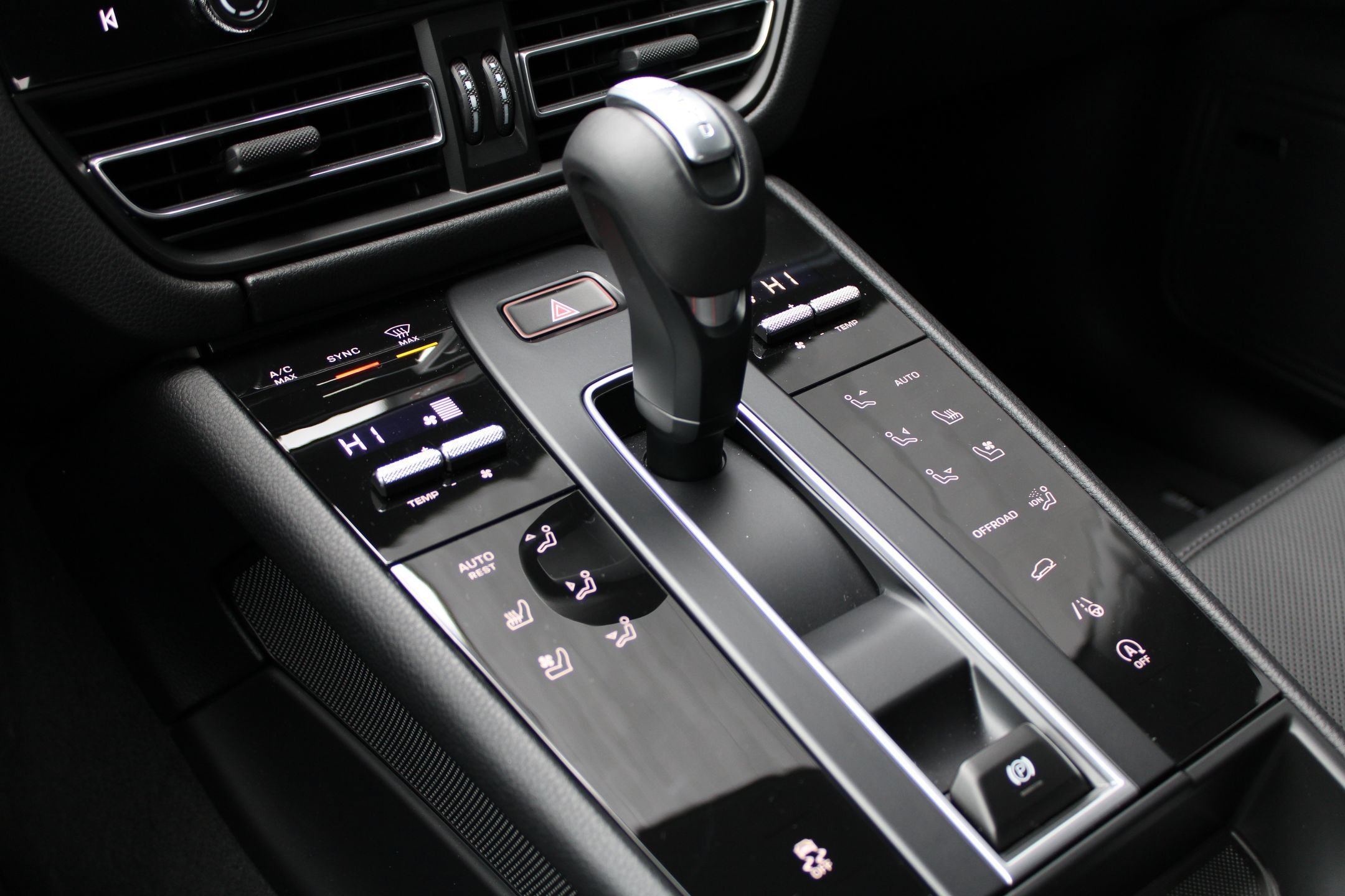2026 Porsche Macan - Photo 20