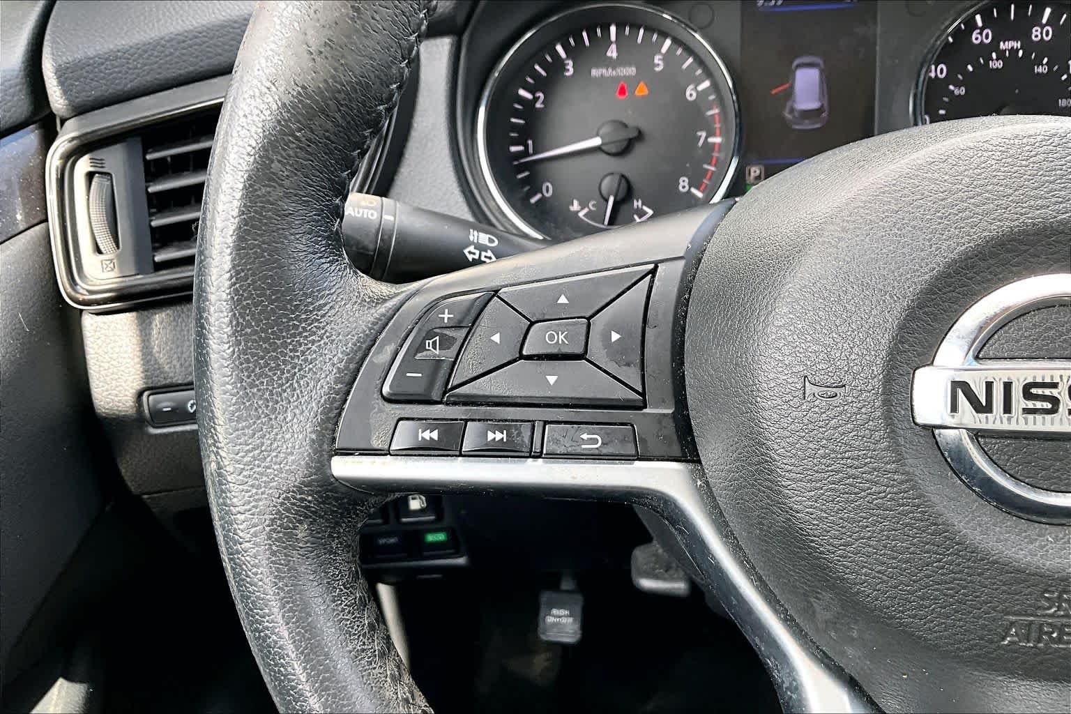 Used 2019 Scarlet Ember Tintcoat Nissan SV image 22