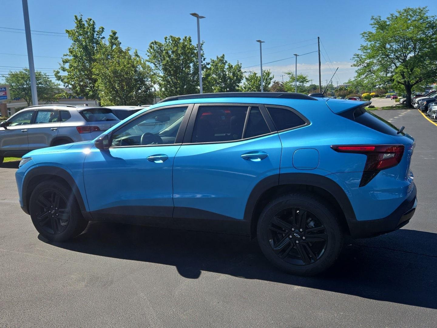 Used 2025 Marina Blue Metallic Chevrolet ACTIV image 3