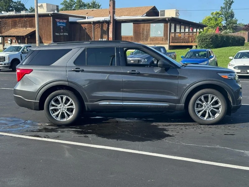 Used 2020 Magnetic Metallic Ford XLT image 2