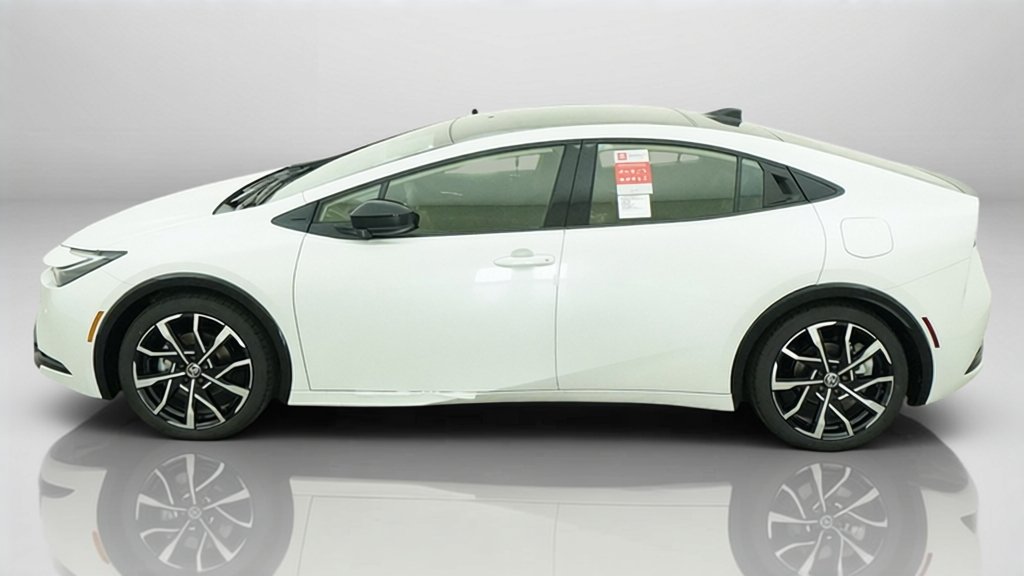 New 2026 Wind Chill Pearl Toyota XSE image 2