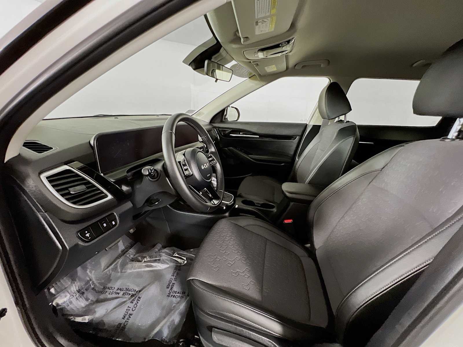 Used 2024 Snow White Pearl Kia S image 22