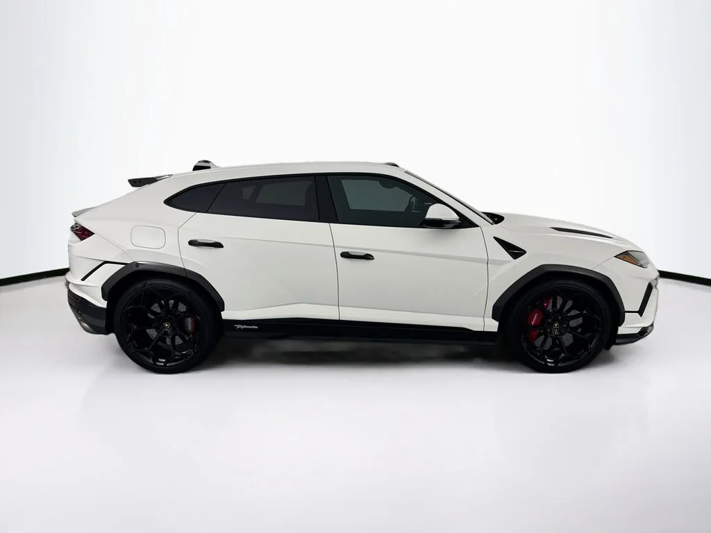 Used 2024 White Lamborghini Performante image 4