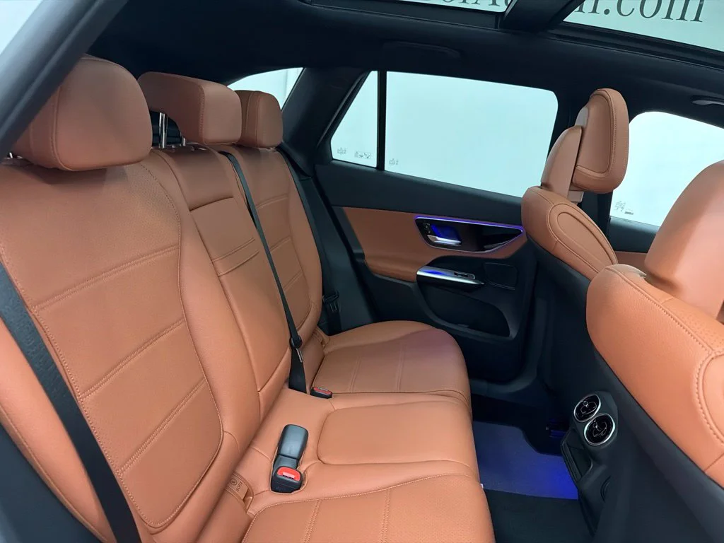 New 2027 White Mercedes-Benz GLC 300 image 28