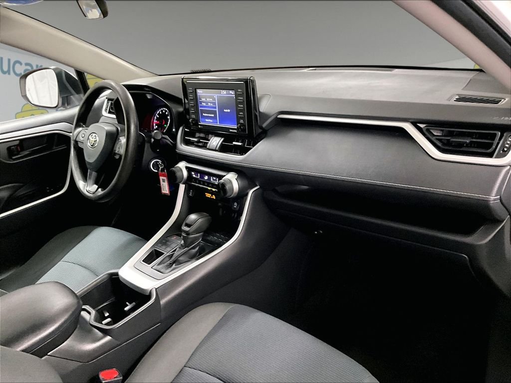 Used 2022 White Toyota LE image 14