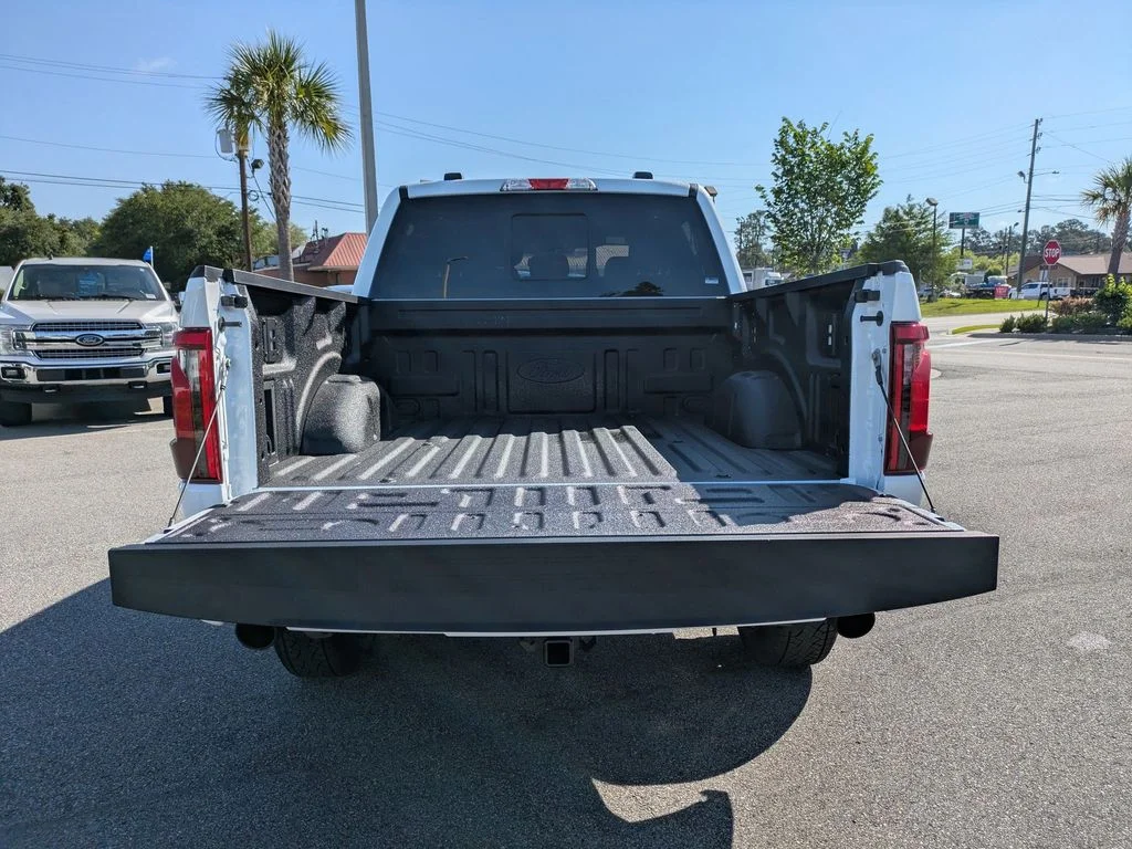 New 2026 Oxford White Ford XLT image 13