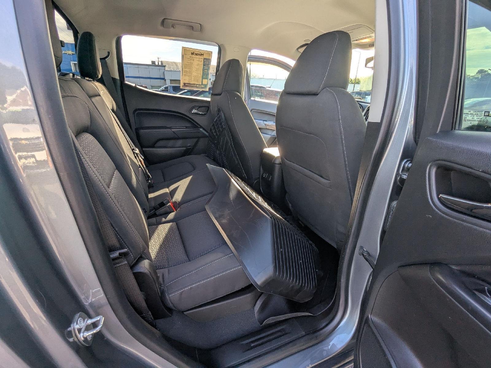 Used 2019 SATIN STEEL METALLIC GMC 4WD SLE image 28