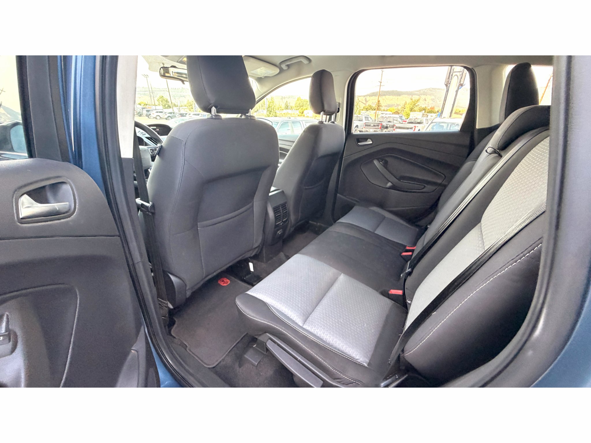Used 2018 Blue Metallic Ford SE image 18