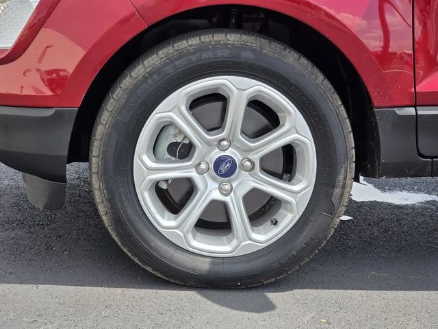 Used 2020 Ruby Red Metallic Ford SE image 28