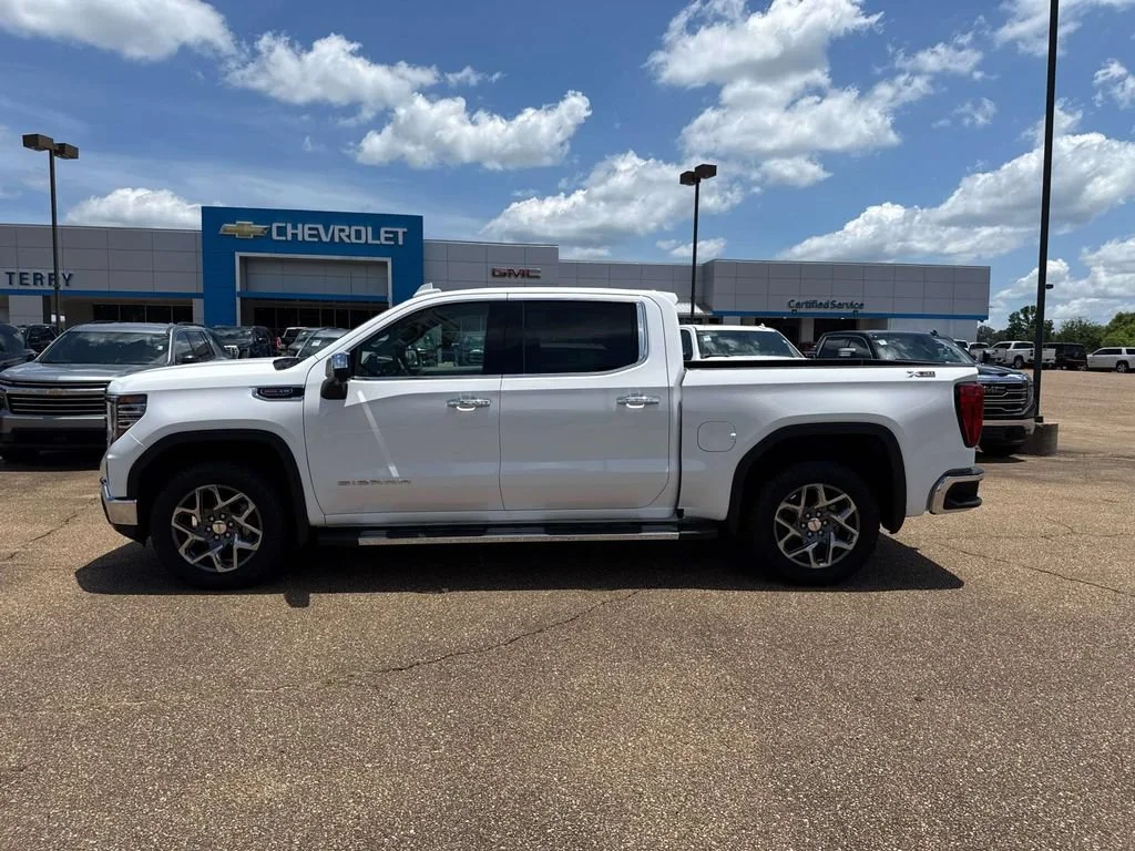 2026 GMC Sierra 1500 SLT - Photo 10