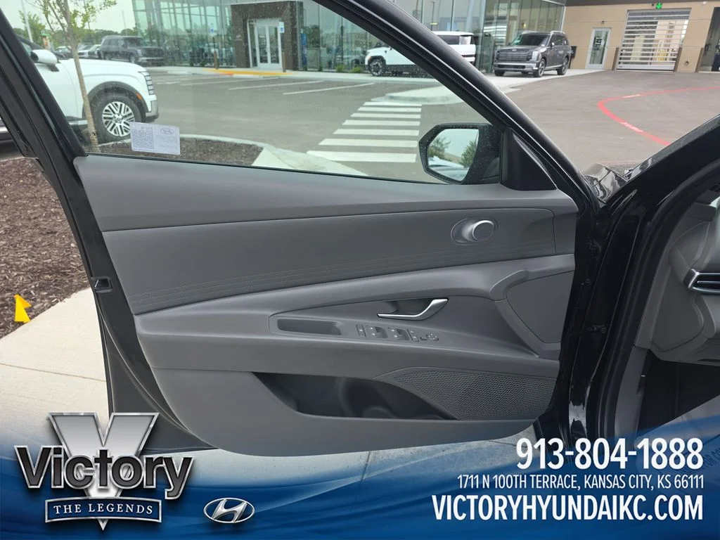 Used 2024 Black Hyundai SEL image 10