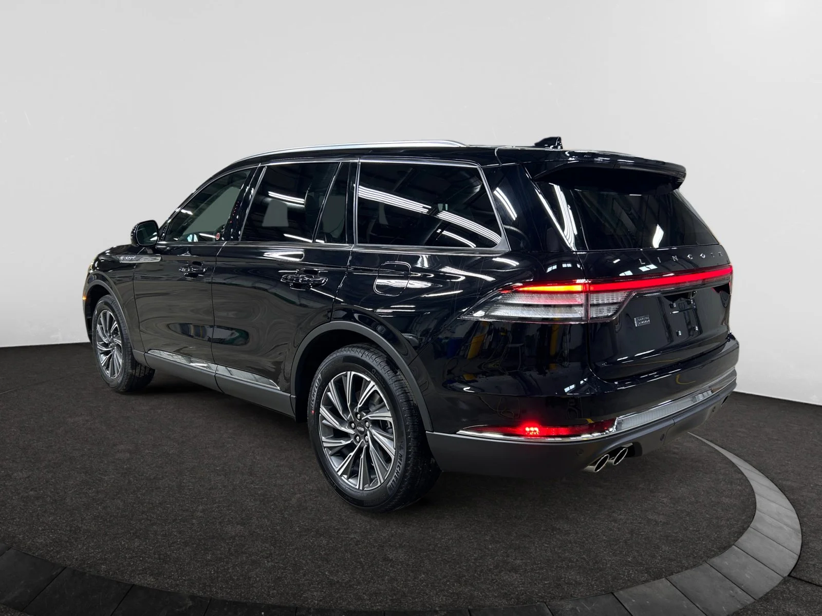 New 2026 Infinite Black Metallic Clearcoat Lincoln Premiere image 3