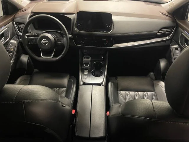 Used 2021 Orange Nissan Platinum image 16