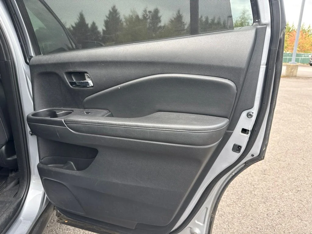 Used 2019 Lunar Silver Metallic Honda EX-L image 24