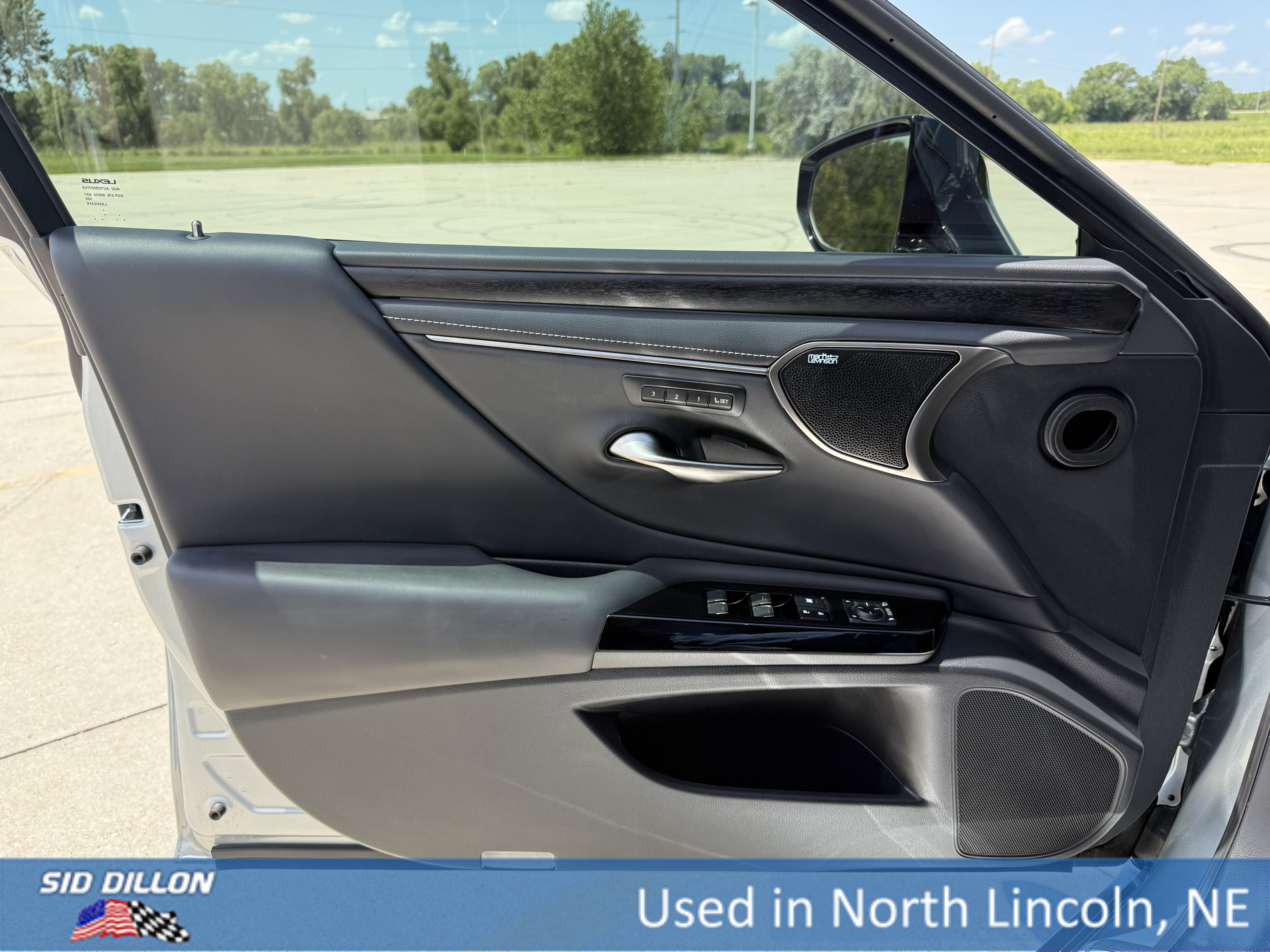 Used 2025 Iridium Lexus ES 350 Ultra Luxury image 17