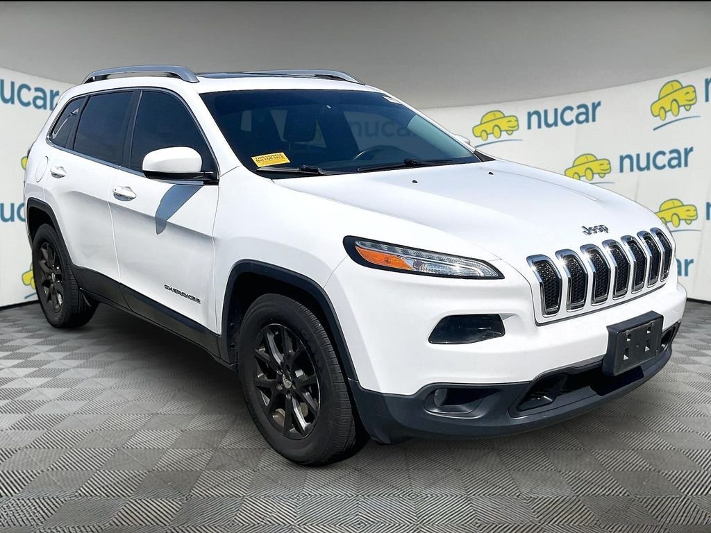 Used 2016 White Jeep Latitude image 1
