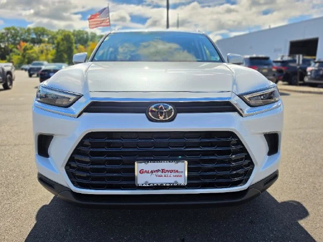 Used 2024 Beige Toyota XLE image 2