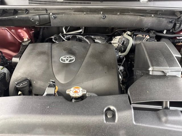 Used 2018 Red Toyota XLE image 20