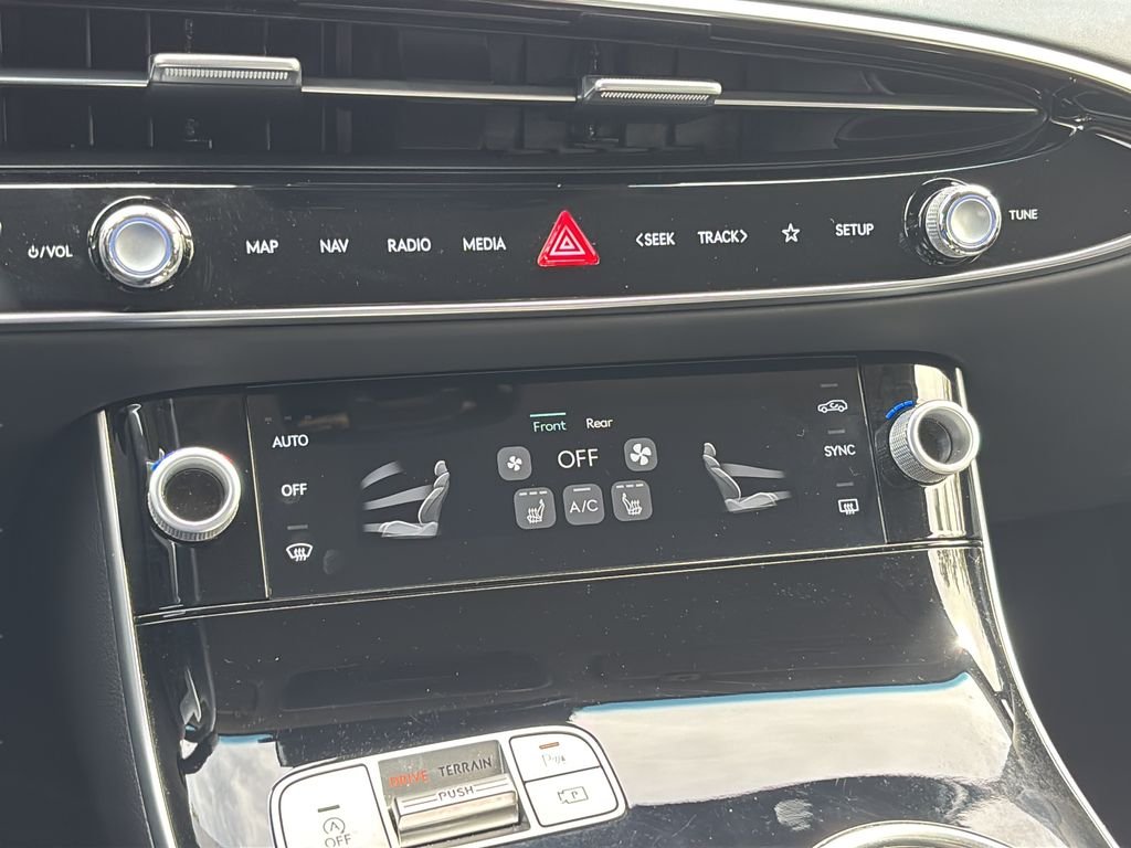 2026 GENESIS GV70 Standard - Photo 28