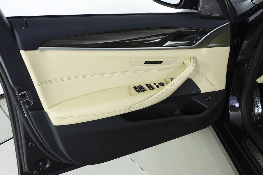 Used 2023 Gray BMW 530i image 11