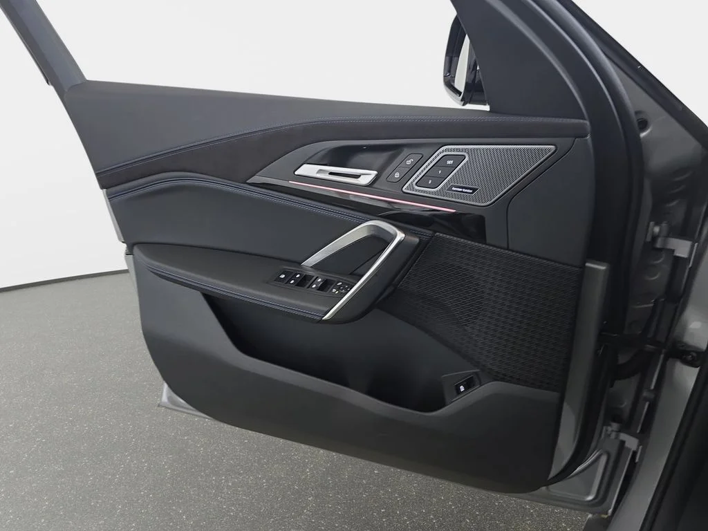 Used 2026 Space Silver Metallic BMW xDrive28i image 28