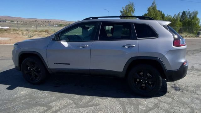 Used 2021 Silver Jeep Altitude 4x4 image 6
