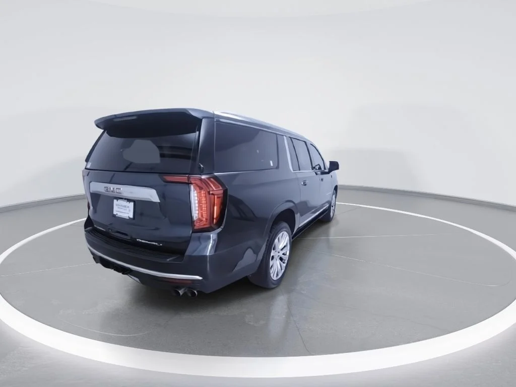 Used 2022 Green GMC Denali image 9