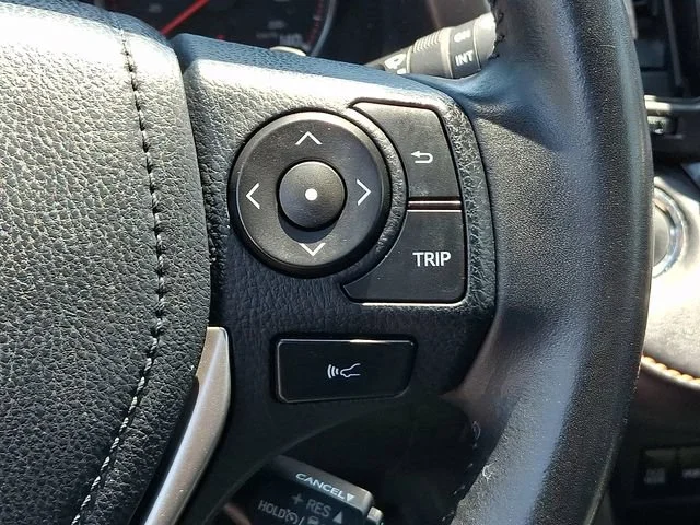 Used 2018 White Toyota SE image 23