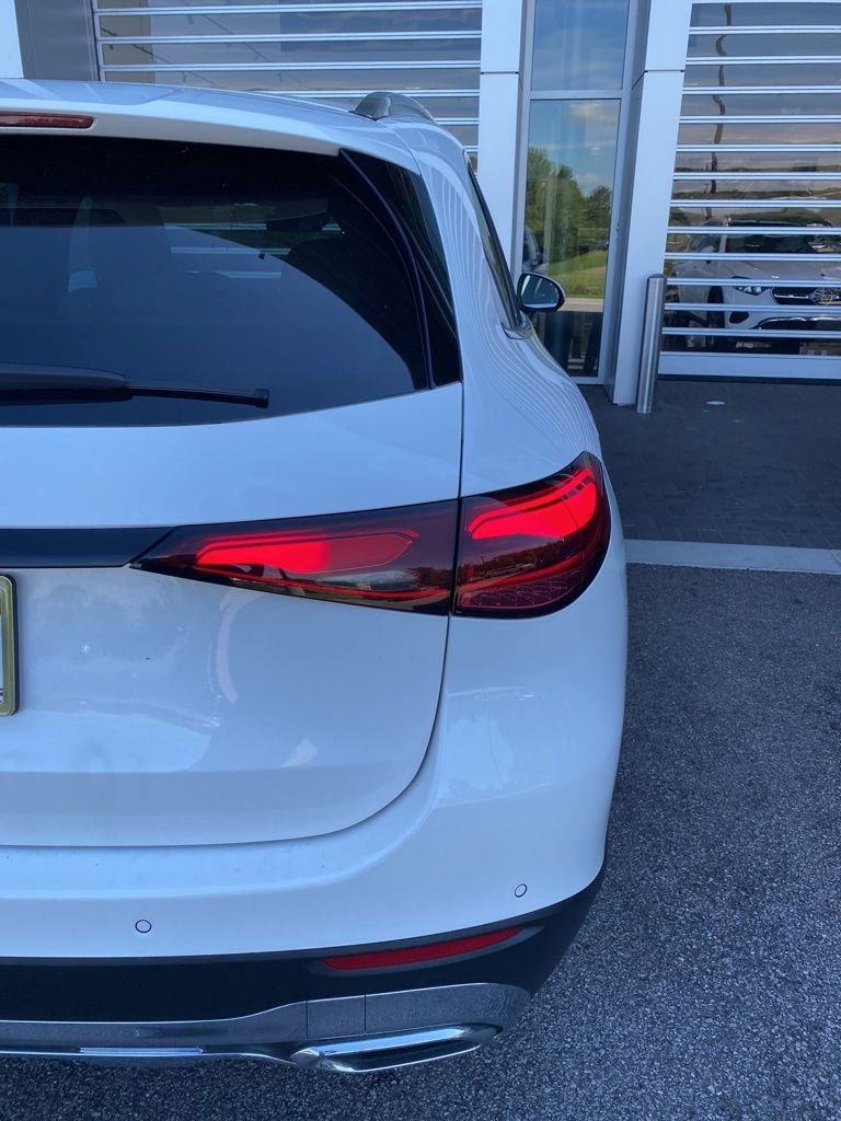 Certified Used 2025 Polar White Mercedes-Benz GLC 300 image 10