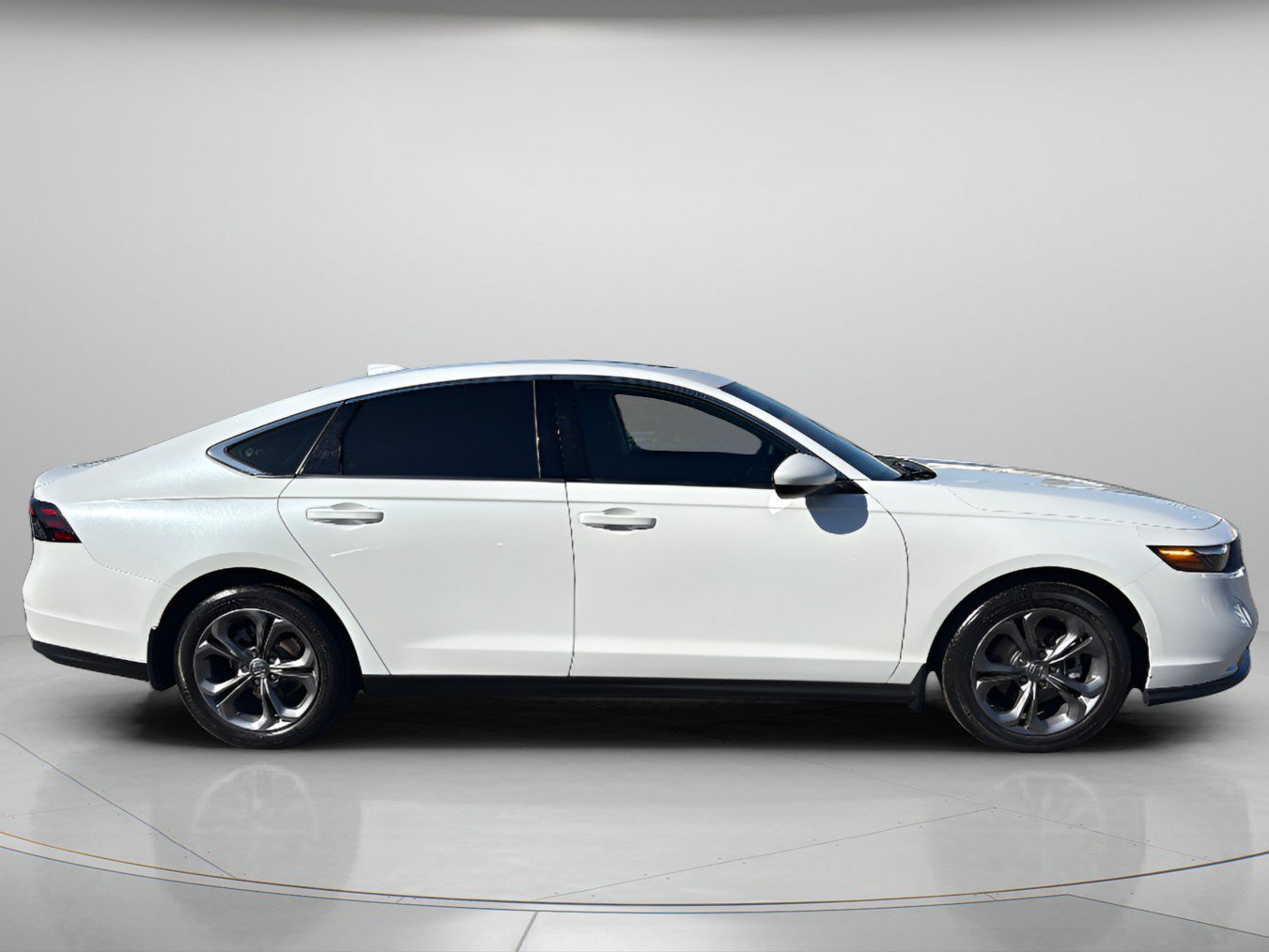 Used 2024 PLATINUM WHITE PEARL Honda EX image 16