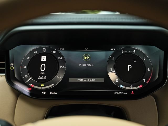 New 2026 Ostuni Pearl White LAND ROVER Dynamic SE image 42