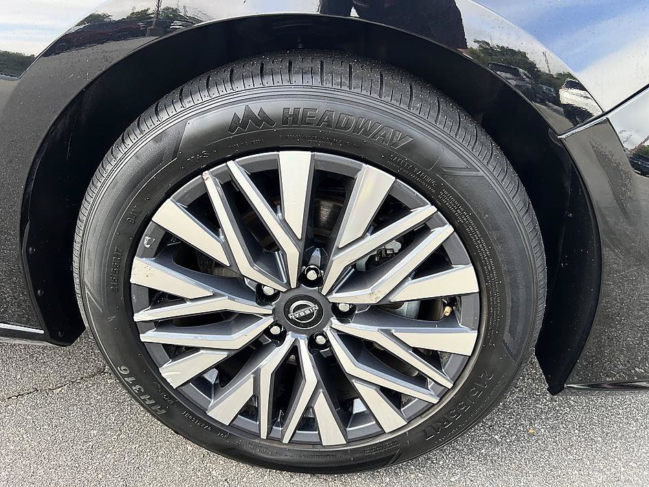 Used 2025 Super Black Nissan SV image 12