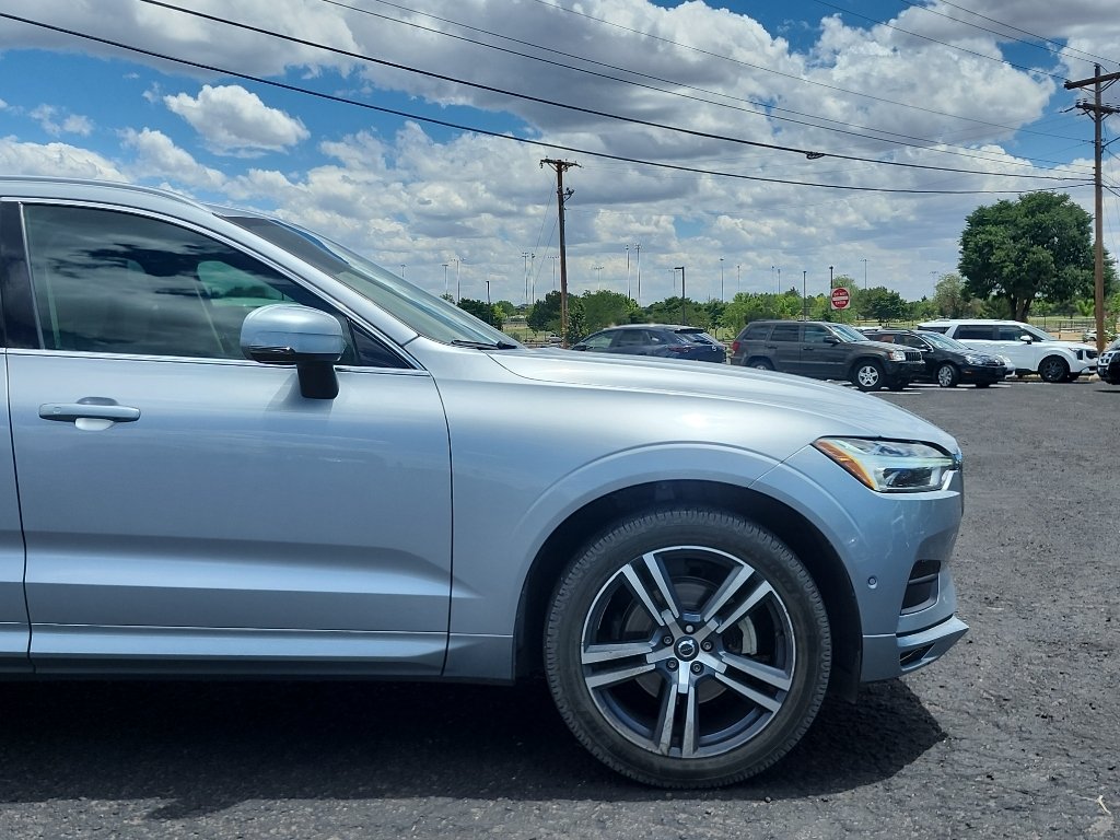 Used 2018 Electric Silver Metallic Volvo Momentum image 4