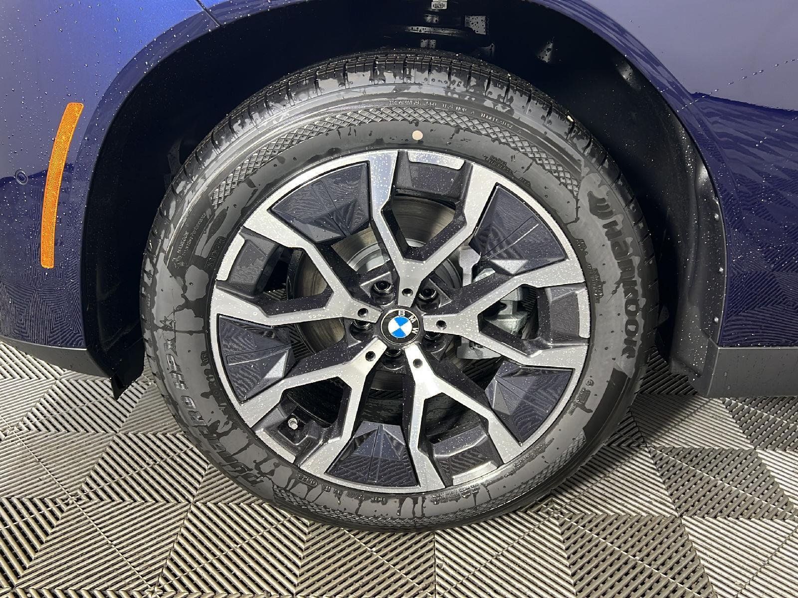 New 2026 Tanzanite Blue II Metallic BMW 30 xDrive image 19