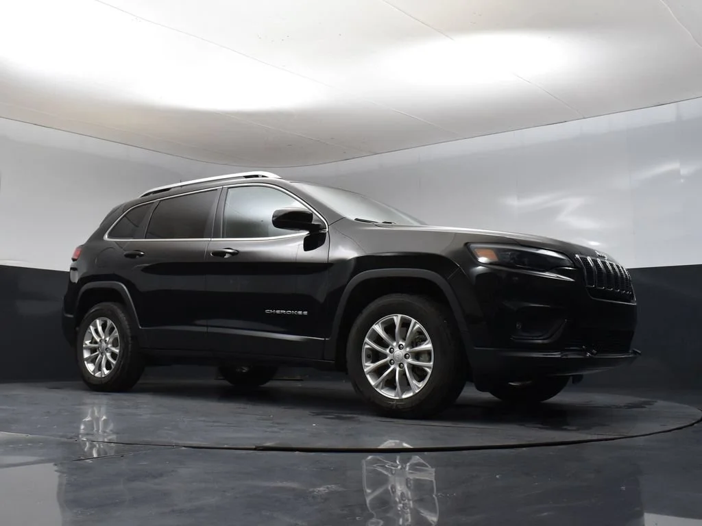 Used 2019 Black Jeep Latitude image 25